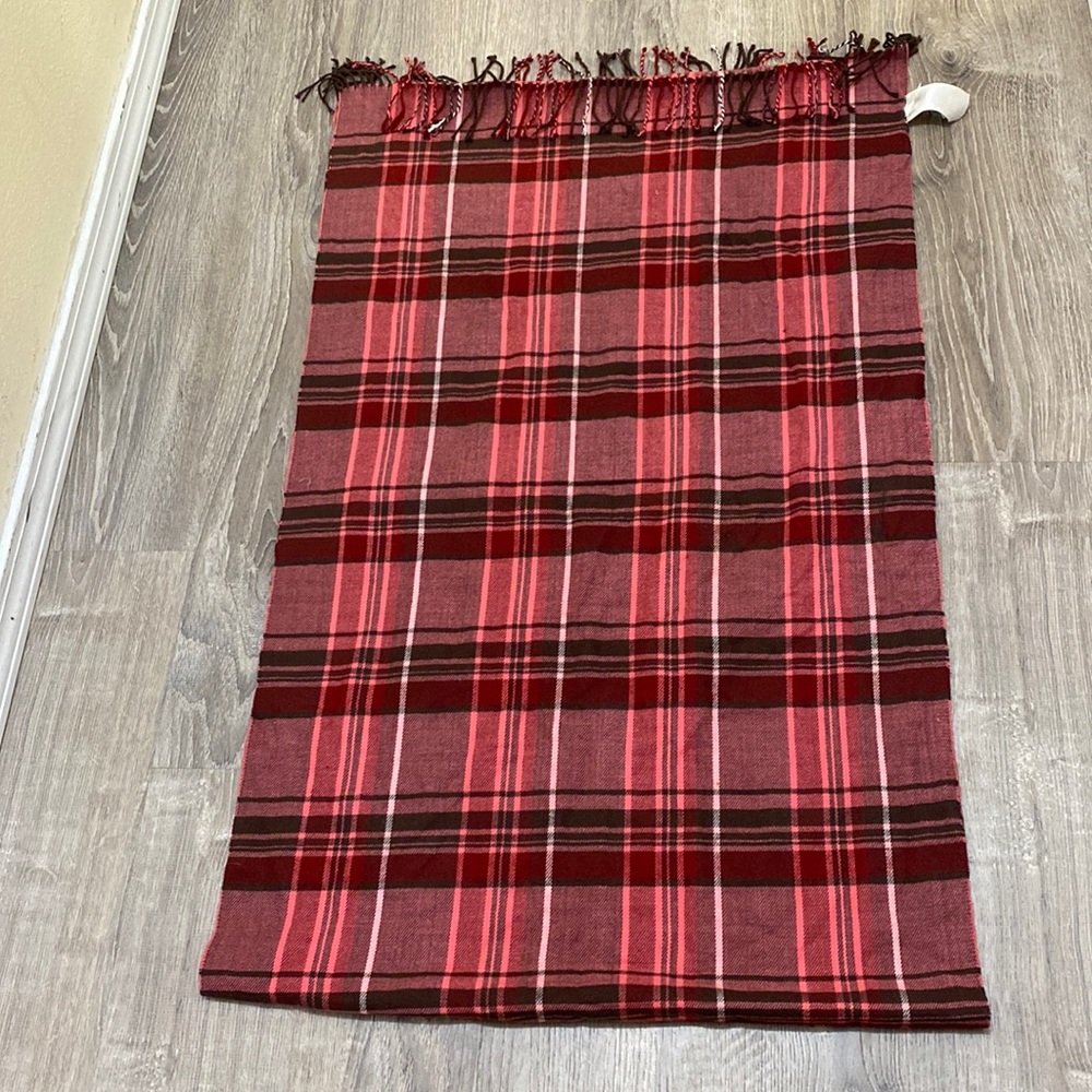 GAP🧣 PLAID SCARF • SZ. 23.5” X 78” • LARGE - Picture 2 of 3